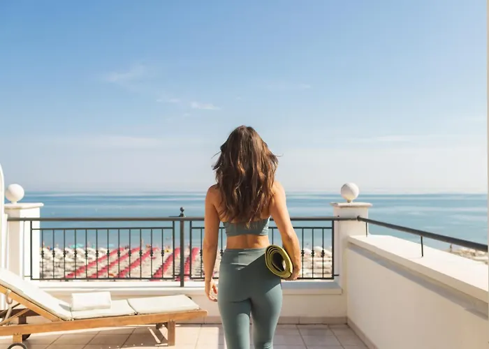 Hotel Soraya - Spiaggia Sawasdee With Beach & Parking Riccione